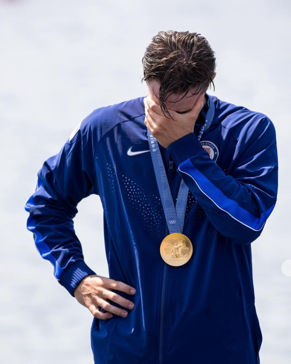 巴黎奧運｜26歲iBanker靠每日凌晨練習賽艇奪金 LinkedIn簡介：分析師兼奧運冠軍 