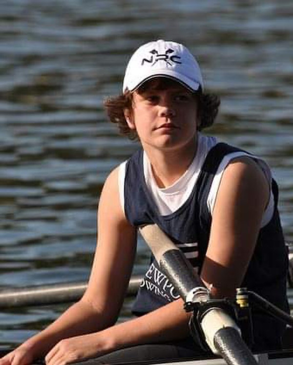 巴黎奧運｜26歲iBanker靠每日凌晨練習賽艇奪金 LinkedIn簡介：分析師兼奧運冠軍 