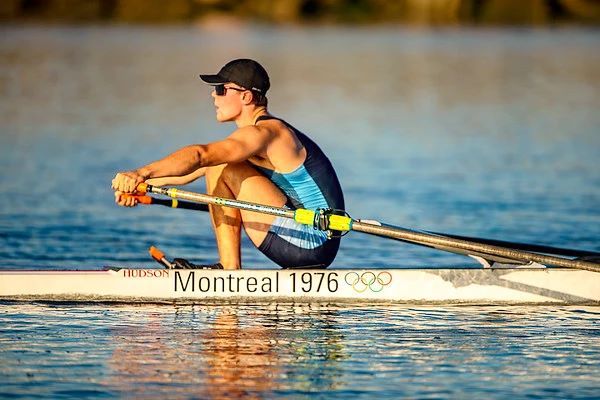 巴黎奧運｜26歲iBanker靠每日凌晨練習賽艇奪金 LinkedIn簡介：分析師兼奧運冠軍 