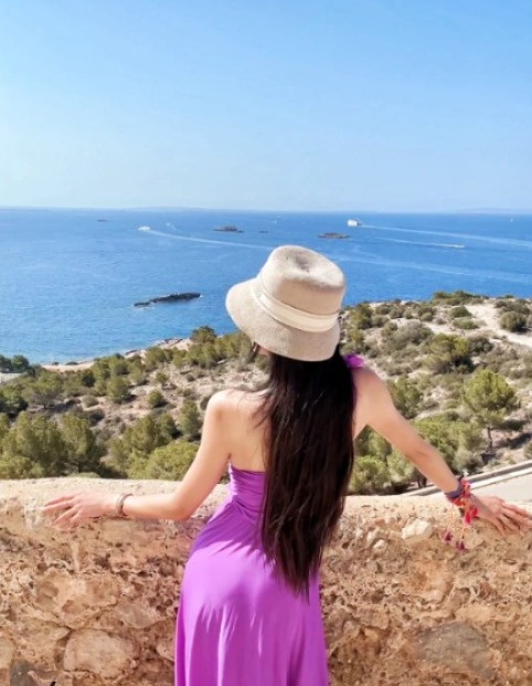 前TVB小生夫婦豪遊杜拜周身名牌放閃!嫩妻5年抱4比堅尼上陣曬超狂身材