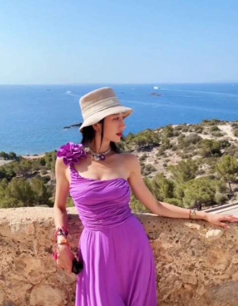 前TVB小生夫婦豪遊杜拜周身名牌放閃!嫩妻5年抱4比堅尼上陣曬超狂身材