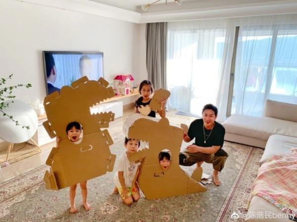 陳浩民老婆西班牙曬泳裝大解放 網友讚蔣麗莎身形弗爆 完全唔似生過4個！ 