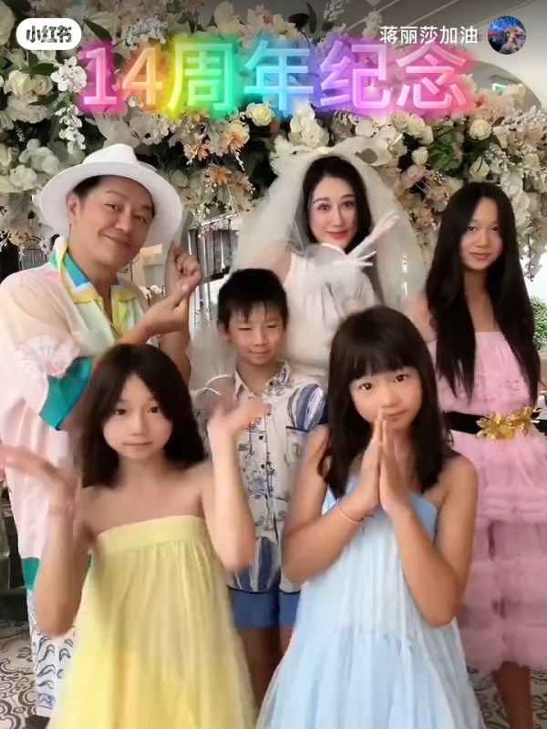 陳浩民老婆西班牙曬泳裝大解放 網友讚蔣麗莎身形弗爆 完全唔似生過4個！ 