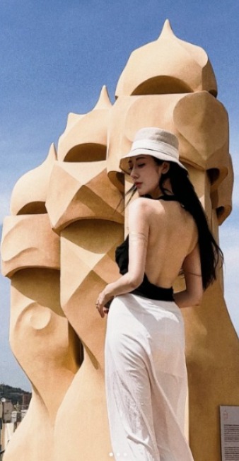 前TVB小生夫婦豪遊杜拜周身名牌放閃!嫩妻5年抱4比堅尼上陣曬超狂身材