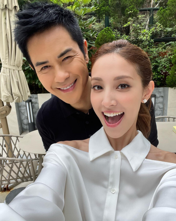 陳凱琳鄭嘉穎帶3個囝囝去泰國!著全紅色家庭裝勁溫馨!