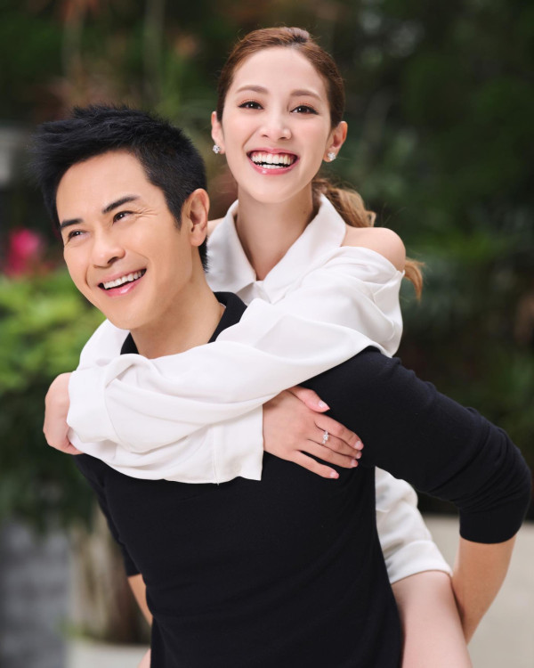 陳凱琳鄭嘉穎帶3個囝囝去泰國!著全紅色家庭裝勁溫馨!