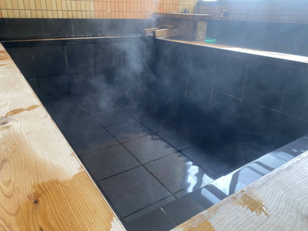 外國遊客入住日本溫泉旅館後走數 百年旅館報警求助 發文批住客缺德