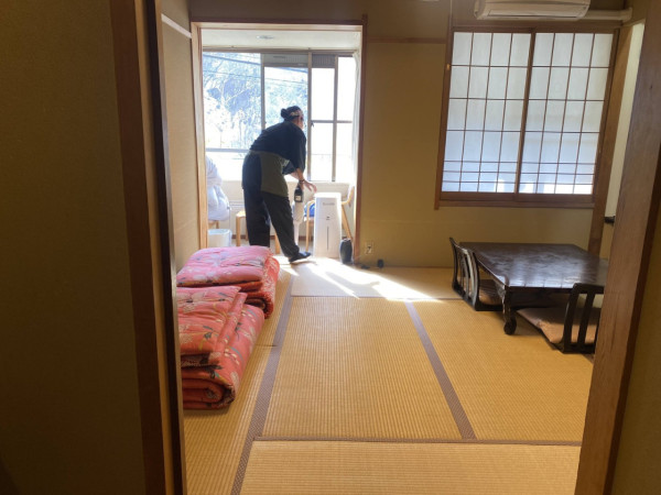 外國遊客入住日本溫泉旅館後走數 百年旅館報警求助 發文批住客缺德