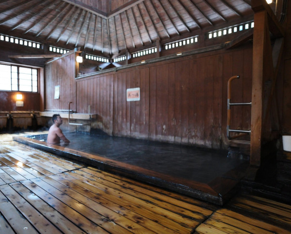 外國遊客入住日本溫泉旅館後走數 百年旅館報警求助 發文批住客缺德