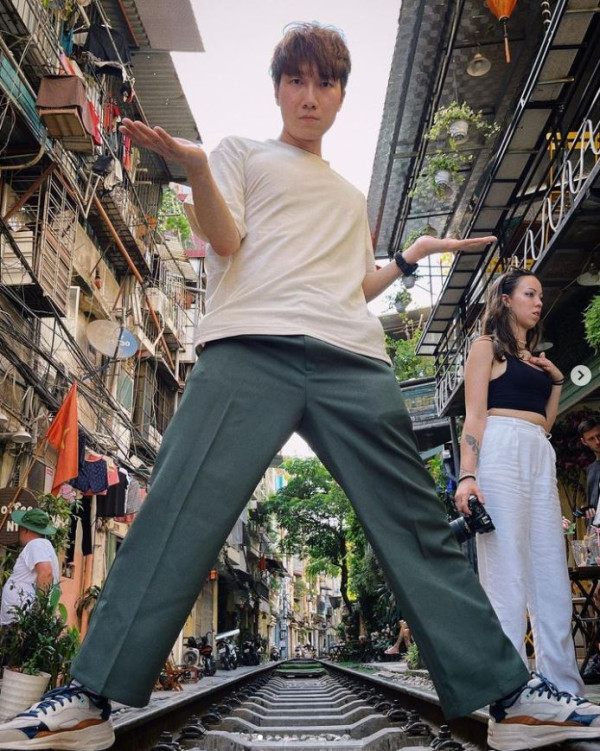 唐詩詠與「翻版洪天明」遊USJ 戴情侶頭箍展露甜笑！親回網民祝福新戀情疑雲 