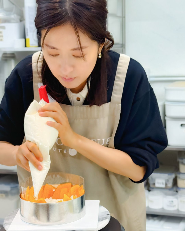 唐詩詠與「翻版洪天明」遊USJ 戴情侶頭箍展露甜笑！親回網民祝福新戀情疑雲 