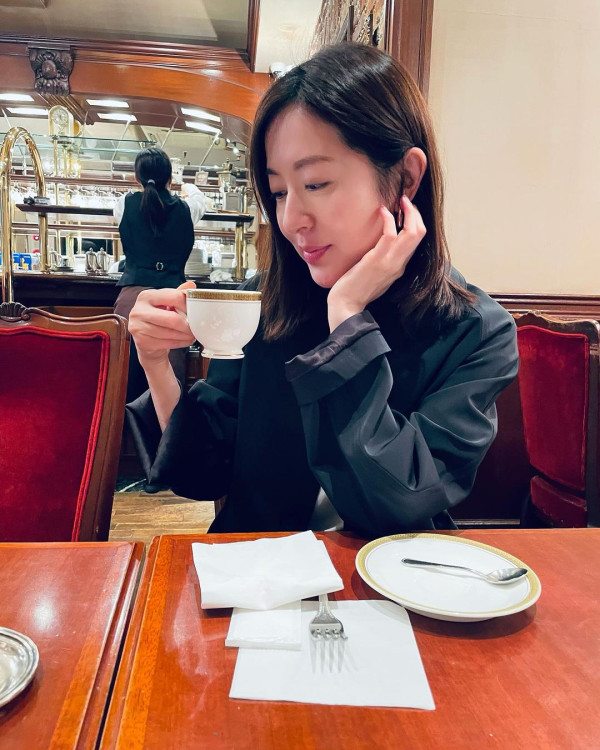 唐詩詠與「翻版洪天明」遊USJ 戴情侶頭箍展露甜笑！親回網民祝福新戀情疑雲 