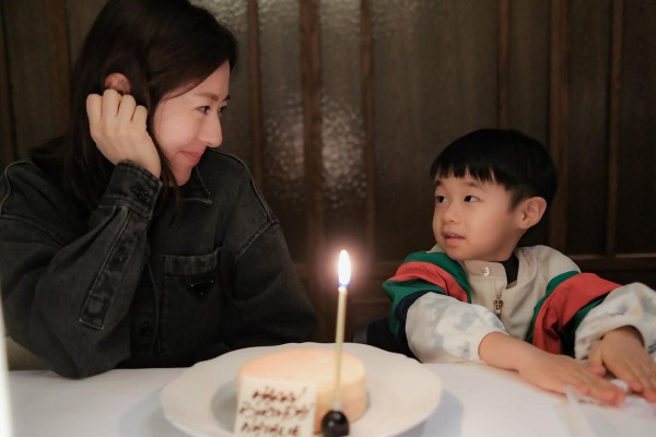 唐詩詠與「翻版洪天明」遊USJ 戴情侶頭箍展露甜笑！親回網民祝福新戀情疑雲 