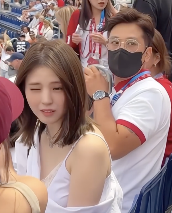 韓韶禧到巴黎鐵塔下觀賞沙灘排球的賽事