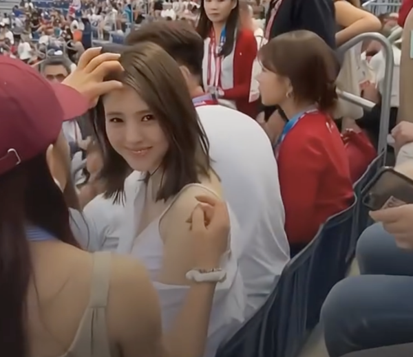 韓韶禧到巴黎鐵塔下觀賞沙灘排球的賽事