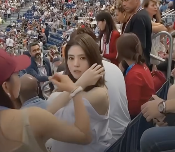 韓韶禧到巴黎鐵塔下觀賞沙灘排球的賽事