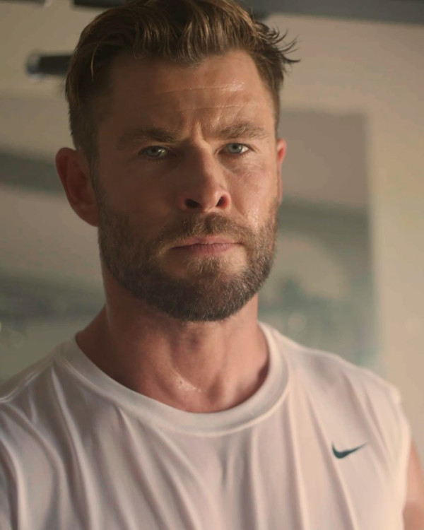 獅子座男生10大性格特質:分析獅子男喜歡你的行為、愛情攻略、優缺點(圖片來源:Instagram@chrishemsworth)