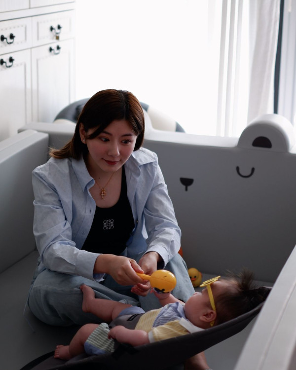 張家朗孖法籍女友蜜遊沖繩 曬石垣島打卡合照罕有放閃 