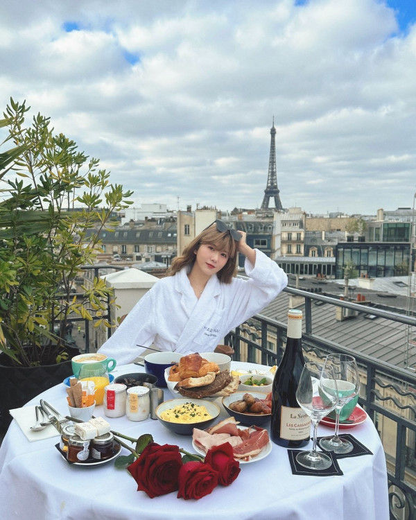 張家朗孖法籍女友蜜遊沖繩 曬石垣島打卡合照罕有放閃 