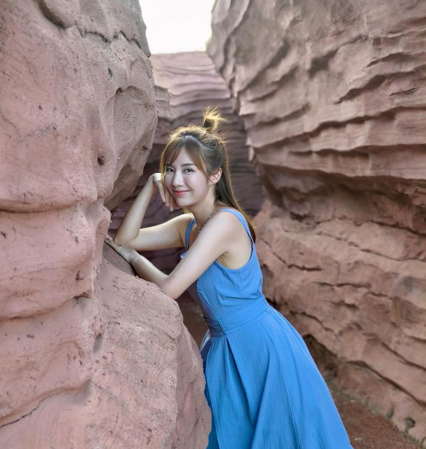 TVB女主持深圳衝浪泳裝曬長腿 泳褲疑似「移位」惹走光疑雲 