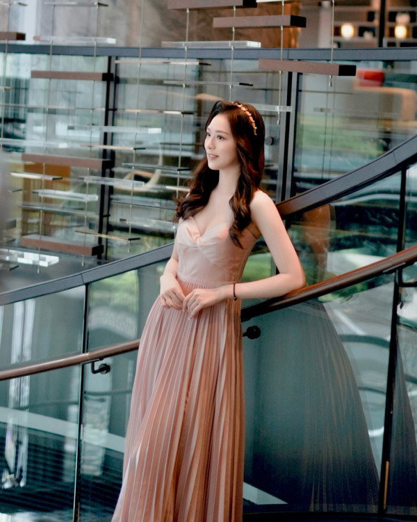 馮盈盈大騷事業線