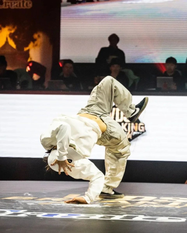 湯淺亞實霹靂舞