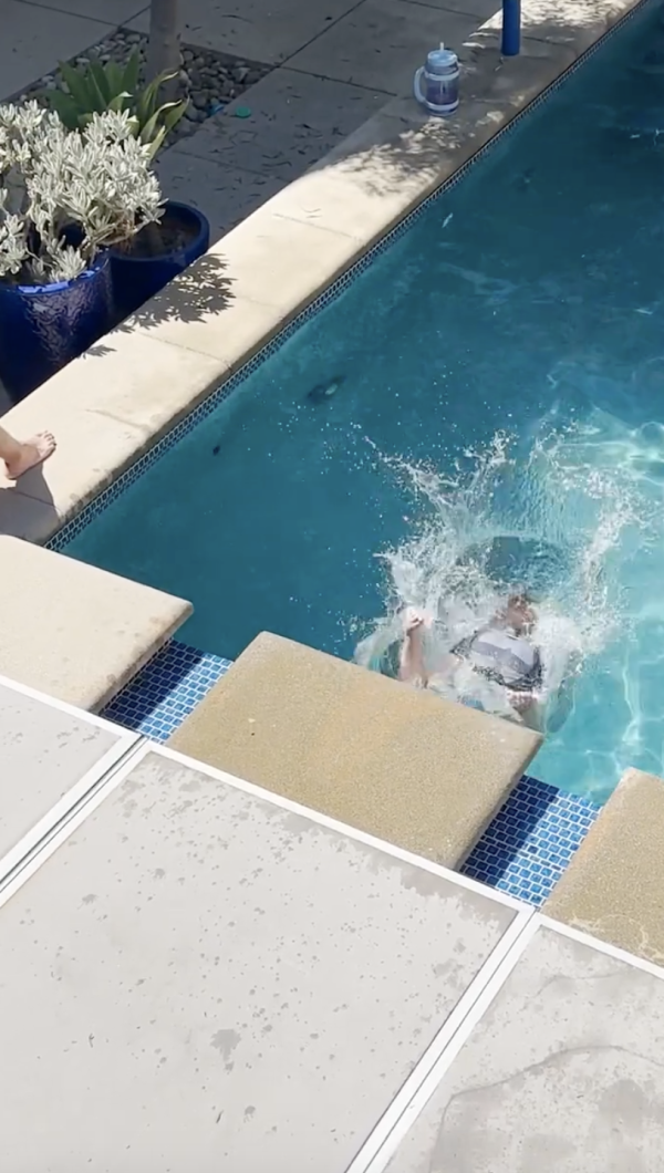 Tom Daley快閃香港24小時 桑拿室派福利照！僅包一條毛巾大騷腹肌 