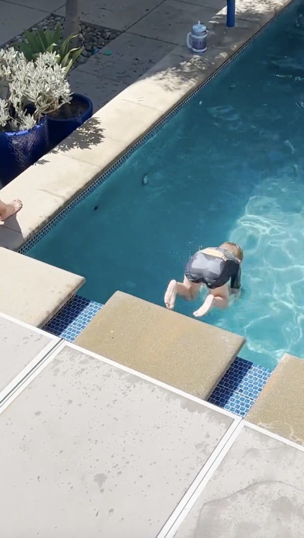 Tom Daley快閃香港24小時 桑拿室派福利照！僅包一條毛巾大騷腹肌 