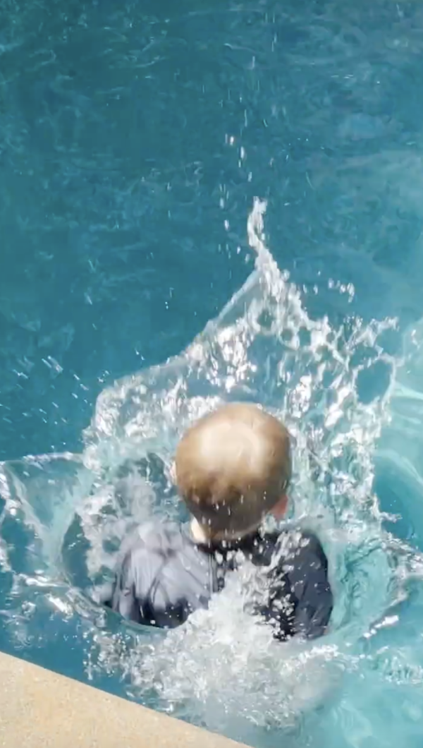 Tom Daley快閃香港24小時 桑拿室派福利照！僅包一條毛巾大騷腹肌 