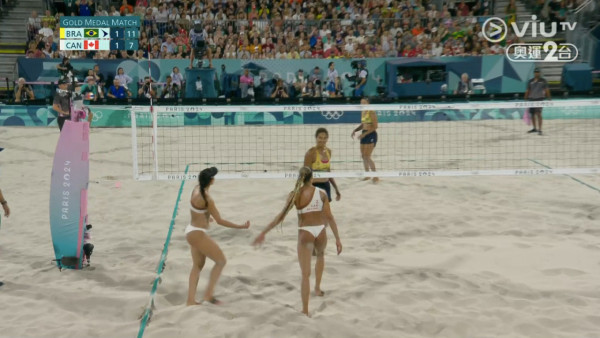 奧運女子沙排決賽兩隊起罵戰  現場播1首名曲化怒火！選手即笑兼拍手讚好 
