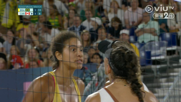 奧運女子沙排決賽兩隊起罵戰  現場播1首名曲化怒火！選手即笑兼拍手讚好 
