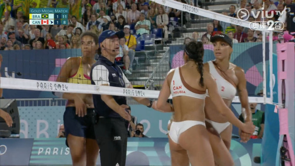 奧運女子沙排決賽兩隊起罵戰  現場播1首名曲化怒火！選手即笑兼拍手讚好 