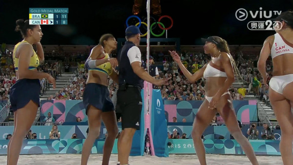 奧運女子沙排決賽兩隊起罵戰  現場播1首名曲化怒火！選手即笑兼拍手讚好 