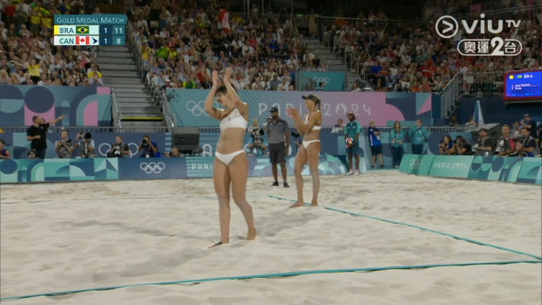 奧運女子沙排決賽兩隊起罵戰  現場播1首名曲化怒火！選手即笑兼拍手讚好 