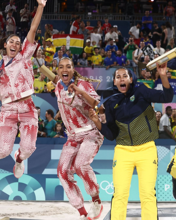 奧運女子沙排決賽兩隊起罵戰  現場播1首名曲化怒火！選手即笑兼拍手讚好 