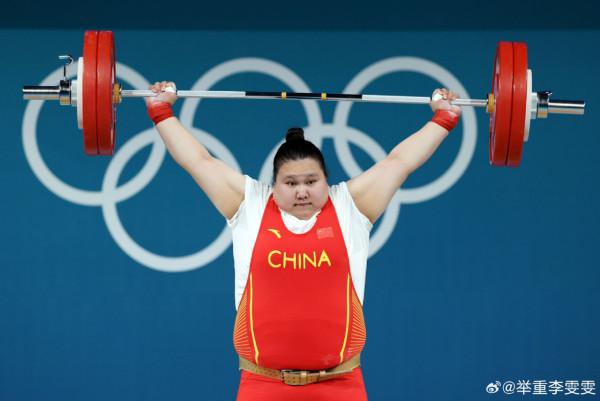 巴黎奧運丨李雯雯奪舉重金牌超可愛圈粉 私下拍少女華服寫真：我也瘦過