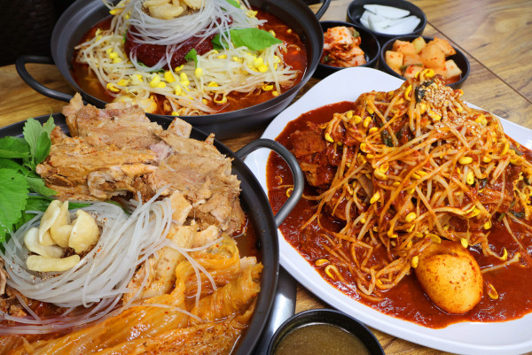 漢南洞24小時豬骨湯(24시 뼈다귀 감자탕) 首爾漢南洞攻略