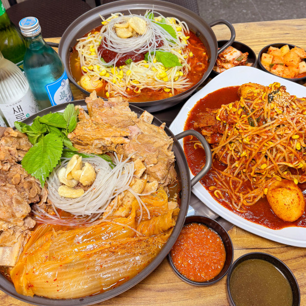 漢南洞24小時豬骨湯(24시 뼈다귀 감자탕) 首爾漢南洞攻略