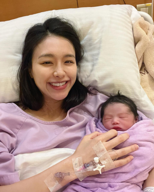 前TVB女星佗B飛馬爾代夫度假 泳裝曬纖瘦身材 上圍明顯升級 