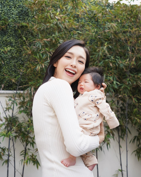 前TVB女星佗B飛馬爾代夫度假 泳裝曬纖瘦身材 上圍明顯升級 