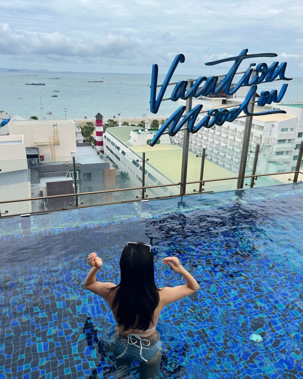 TVB富貴女星大馬曬噴血泳照疑失手凸腩？ 曾認升CUP上圍 揚言一世不「拆彈」 