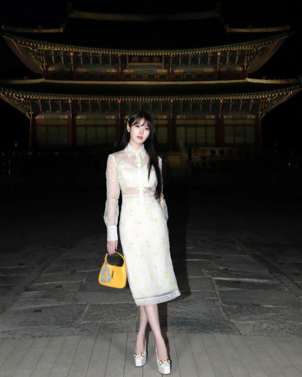 IU新劇濟州島油菜花田取景 劇照美如畫 以四季象徵人生階段蛻變 