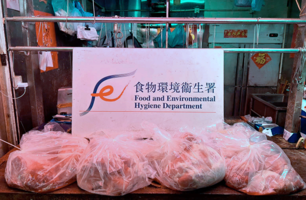 馬鞍山豬肉檔冰鮮、冷藏肉當新鮮豬肉賣！食環斷正揭店內91KG冷藏豬肉：釘牌！