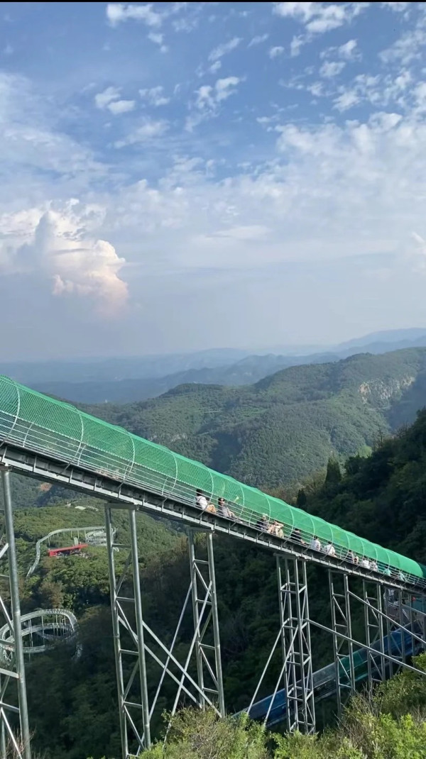 廣西德天瀑布登高魔毯突斷裂！事件造成1死60人受傷 