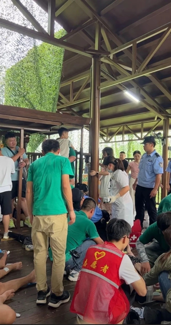 廣西德天瀑布登高魔毯突斷裂！事件造成1死60人受傷 