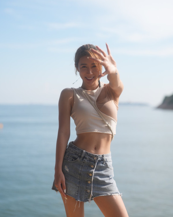 Alycia熱愛運動身材一向很好