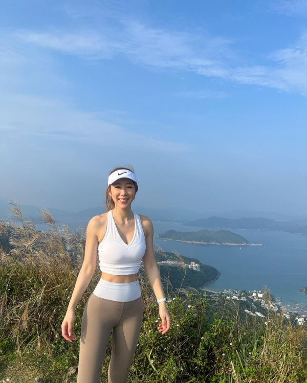 Alycia熱愛運動身材一向很好