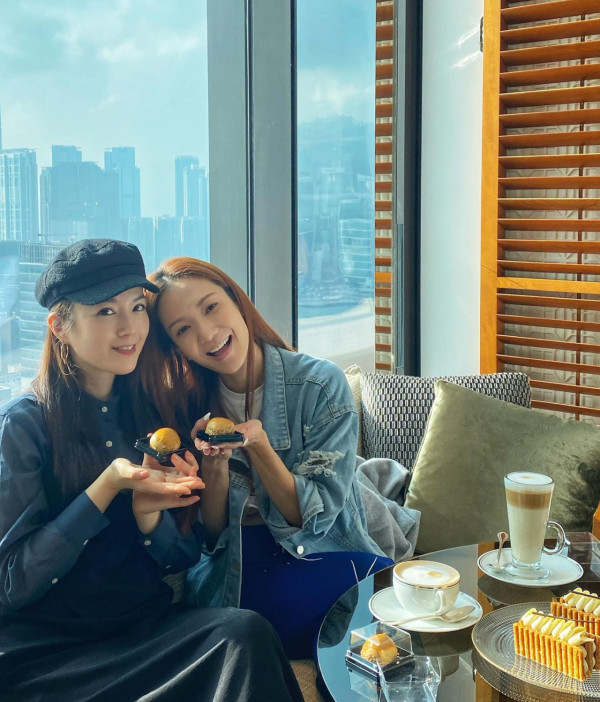 鍾嘉欣帶仔囡坐郵輪旅行！7歲大囡女大十八變！眼大臉尖極靚女！ 