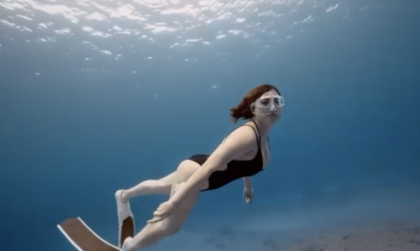 陳凱琳鄭嘉穎帶3個囝囝去泰國!著全紅色家庭裝勁溫馨!