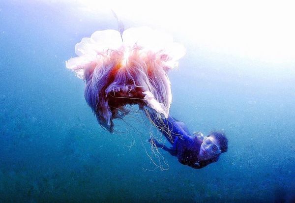 陳凱琳鄭嘉穎帶3個囝囝去泰國!著全紅色家庭裝勁溫馨!